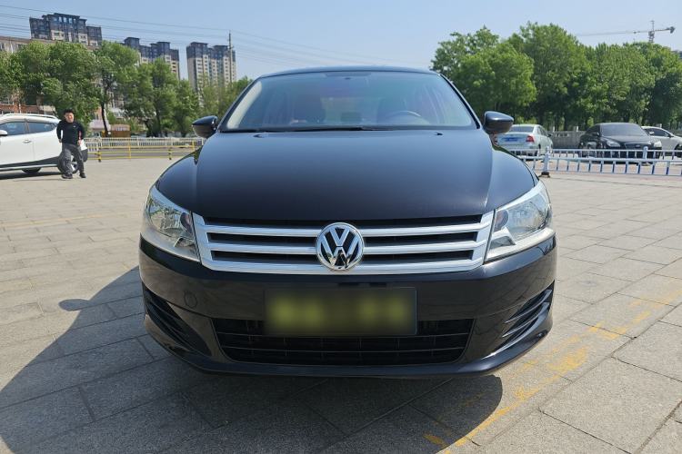 Used Volkswagen Santana 2013 1.6L Manual Fashion Edition Front