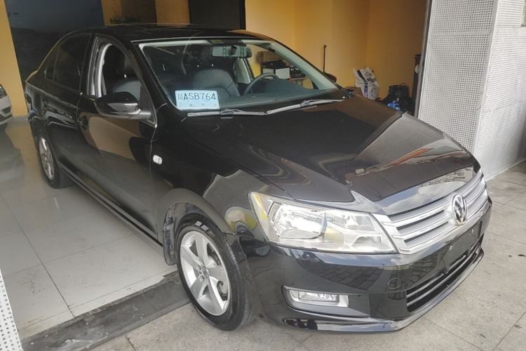 Used Volkswagen Santana 2013 1.6L Automatic Comfort Edition Front Right 45 Deg