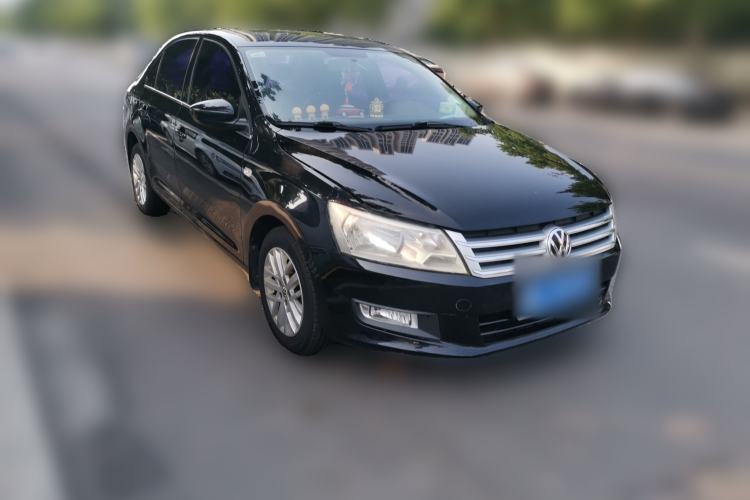 Used Volkswagen Santana 2013 1.6L Manual Luxury Edition Front Right 45 Deg