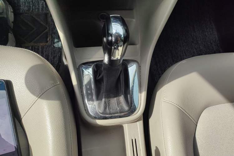 Used Volkswagen Santana 2013 1.6L Automatic Comfort Edition Gear Lever