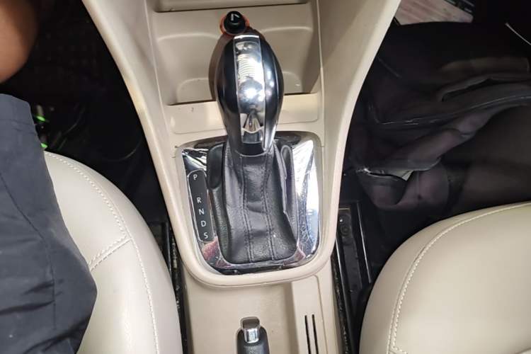 Used Volkswagen Santana 2013 1.6L Automatic Comfort Edition Gear Lever