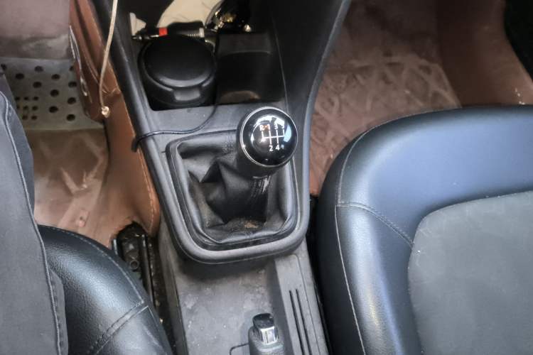 Used Volkswagen Santana 2013 1.4L Manual Comfort Edition Gear Lever