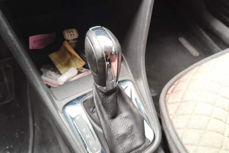 Used Volkswagen Santana 2013 1.6L Automatic Luxury Edition Gear Lever
