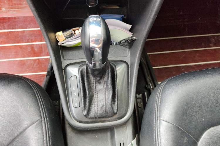 Used Volkswagen Santana 2013 1.6L Automatic Fashion Edition Gear Lever