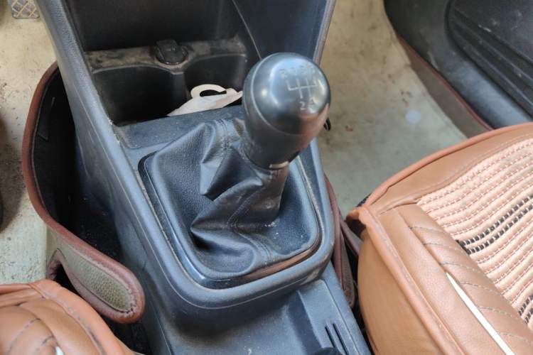 Used Volkswagen Santana 2013 1.6L Manual Fashion Edition Gear Lever