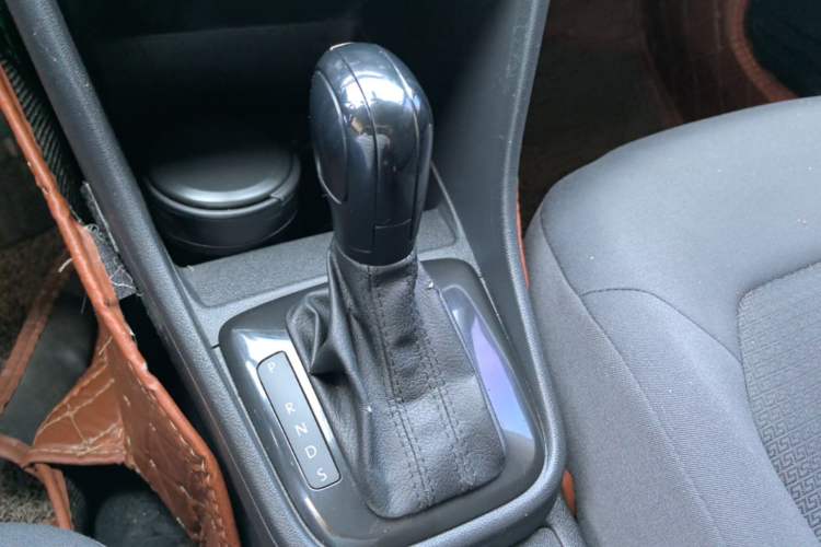 Used Volkswagen Santana 2013 1.6L Automatic Fashion Edition Gear Lever