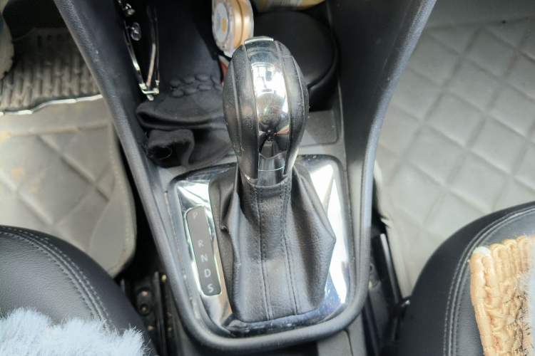 Used Volkswagen Santana 2013 1.6L Automatic Luxury Edition Gear Lever