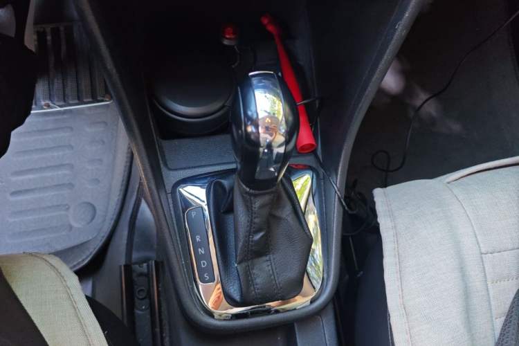Used Volkswagen Santana 2013 1.6L Automatic Comfort Edition Gear Lever