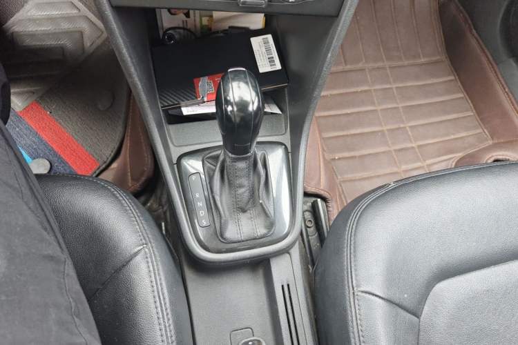 Used Volkswagen Santana 2013 1.6L Automatic Fashion Edition Gear Lever