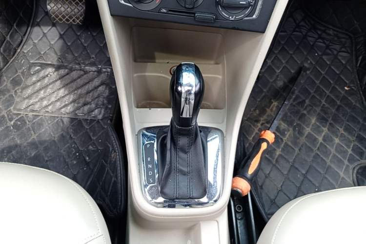 Used Volkswagen Santana 2013 1.6L Automatic Comfort Edition Gear Lever
