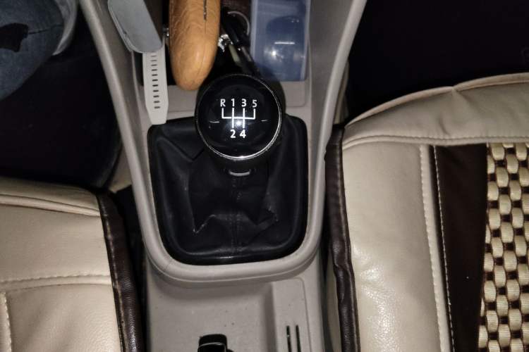 Used Volkswagen Santana 2013 1.4L Manual Comfort Edition Gear Lever