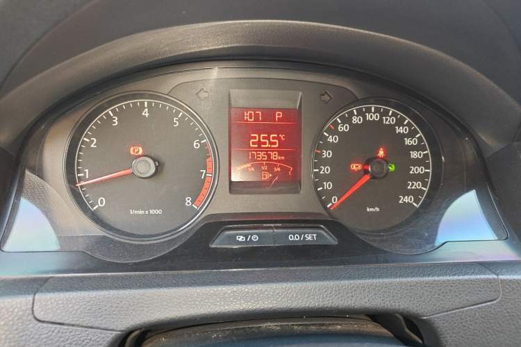 Used Volkswagen Santana 2013 1.6L Automatic Fashion Edition Instrument Cluster