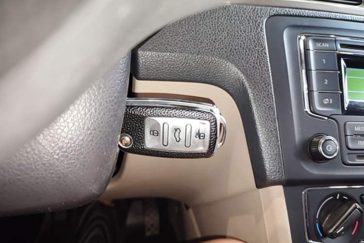 Used Volkswagen Santana 2013 1.6L Automatic Comfort Edition Interior 1