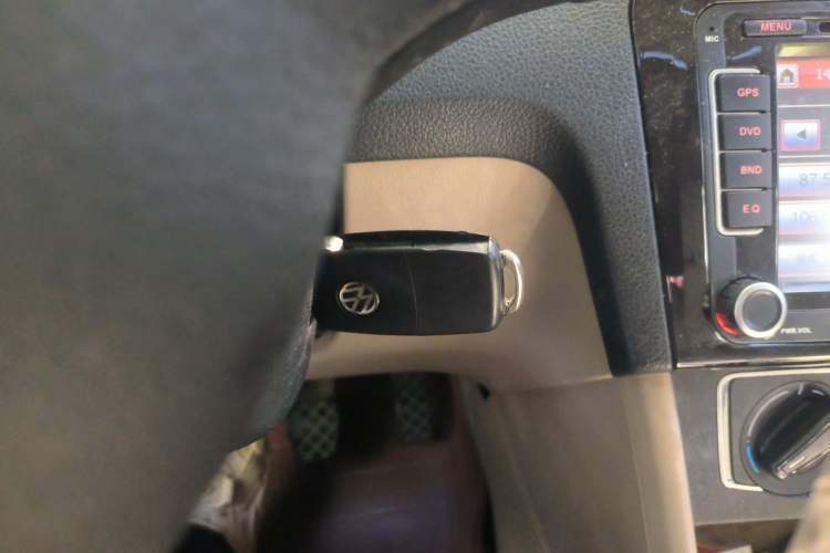 Used Volkswagen Santana 2013 1.6L Manual Comfort Edition Interior 1