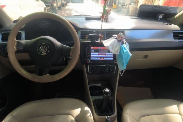 Used Volkswagen Santana 2013 1.6L Manual Comfort Edition Interior 2