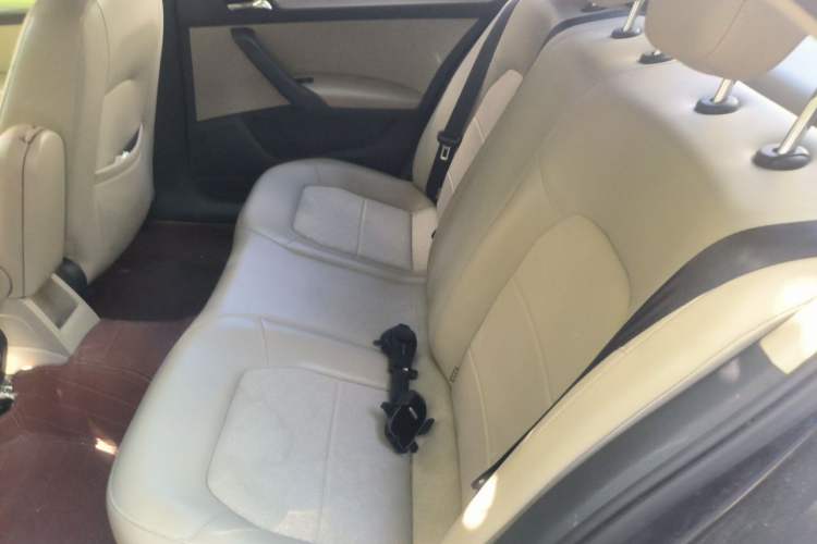 Used Volkswagen Santana 2013 1.6L Manual Comfort Edition Interior 4