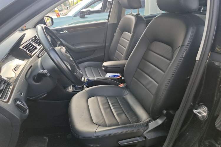 Used Volkswagen Santana 2013 1.6L Manual Luxury Edition Left Front Seat