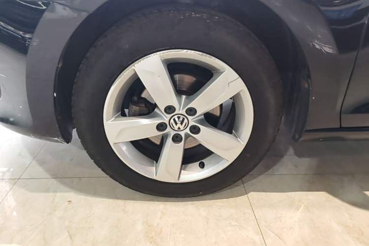 Used Volkswagen Santana 2013 1.6L Automatic Comfort Edition Left Front Wheel Hub