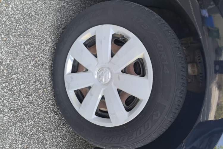 Used Volkswagen Santana 2013 1.6L Automatic Fashion Edition Left Front Wheel Hub