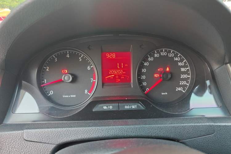 Used Volkswagen Santana 2013 1.6L Manual Comfort Edition Odometer Close Up