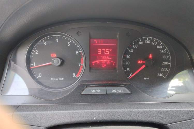 Used Volkswagen Santana 2013 1.6L Manual Fashion Edition Odometer Close Up