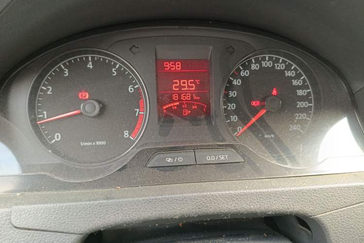 Used Volkswagen Santana 2013 1.6L Manual Fashion Edition Odometer Close Up