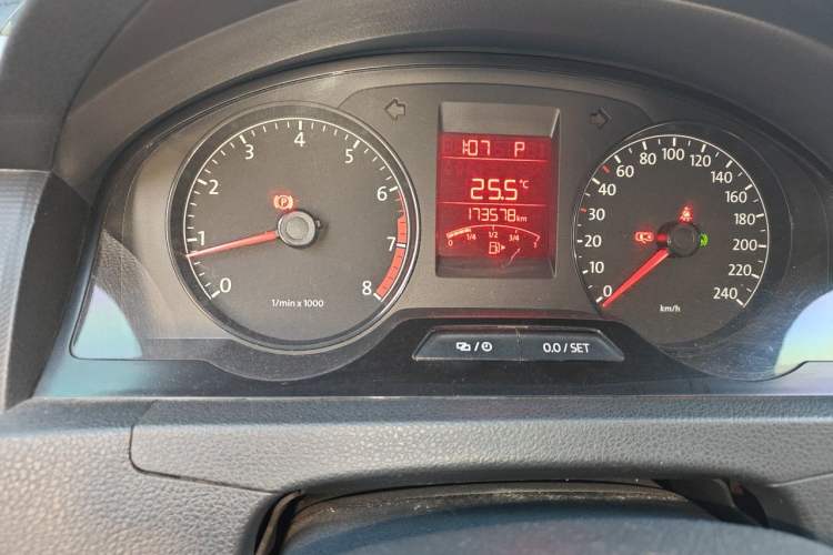 Used Volkswagen Santana 2013 1.6L Automatic Fashion Edition Odometer Close Up
