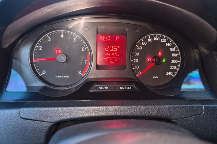 Used Volkswagen Santana 2013 1.6L Automatic Fashion Edition Odometer Close Up