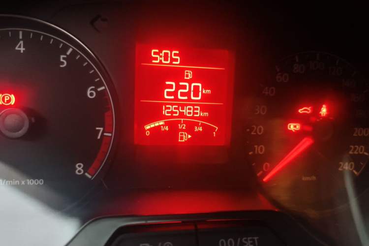 Used Volkswagen Santana 2013 1.4L Manual Comfort Edition Odometer Close Up