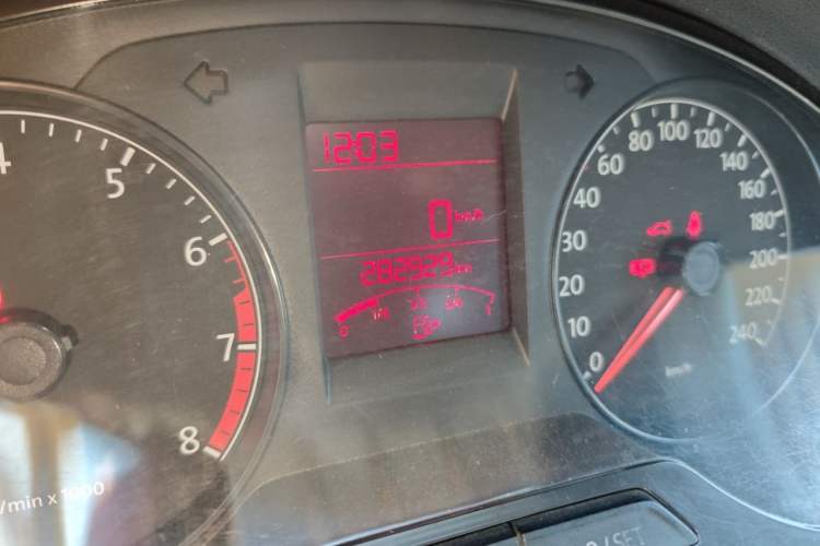Used Volkswagen Santana 2013 1.6L Manual Comfort Edition Odometer Close Up