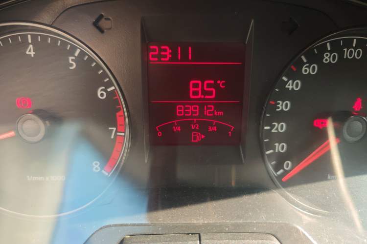 Used Volkswagen Santana 2013 1.4L Manual Fashion Edition Odometer Close Up