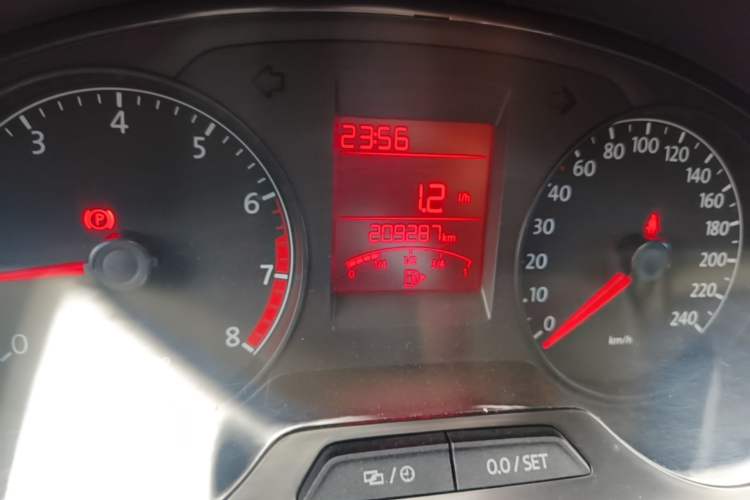 Used Volkswagen Santana 2013 1.6L Manual Comfort Edition Odometer Close Up