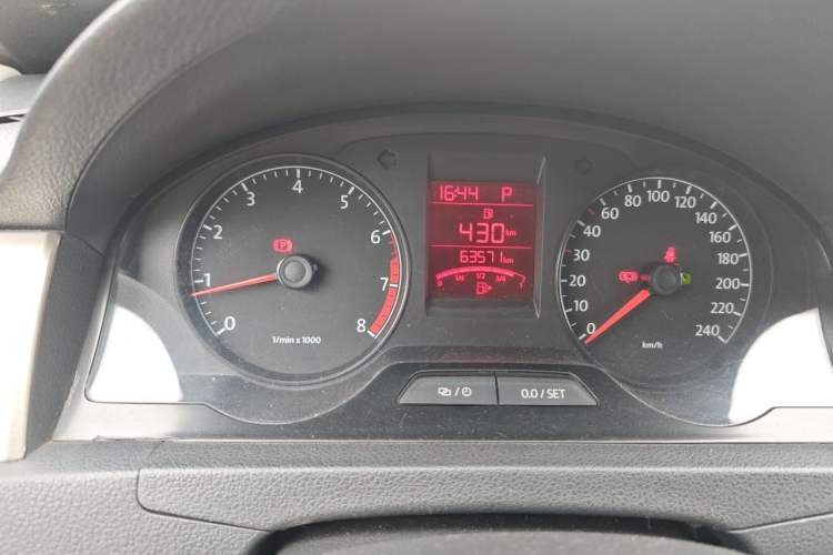 Used Volkswagen Santana 2013 1.6L Automatic Fashion Edition Odometer Close Up