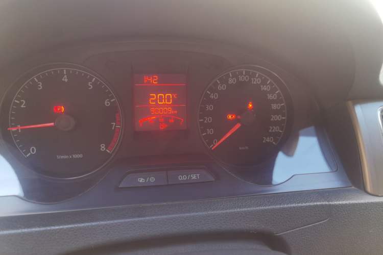 Used Volkswagen Santana 2013 1.6L Manual Comfort Edition Odometer Close Up