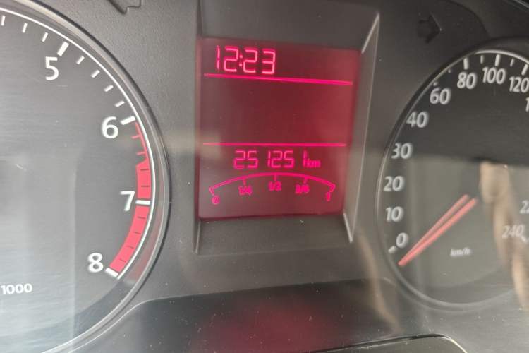Used Volkswagen Santana 2013 1.4L Manual Comfort Edition Odometer Close Up