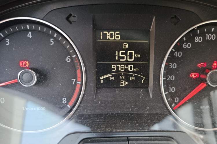 Used Volkswagen Santana 2013 1.6L Manual Luxury Edition Odometer Close Up