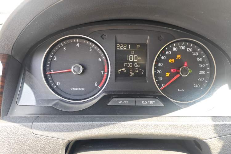 Used Volkswagen Santana 2013 1.6L Automatic Luxury Edition Odometer Close Up