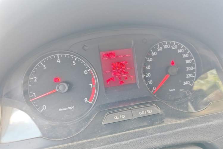 Used Volkswagen Santana 2013 1.6L Manual Fashion Edition Odometer Close Up