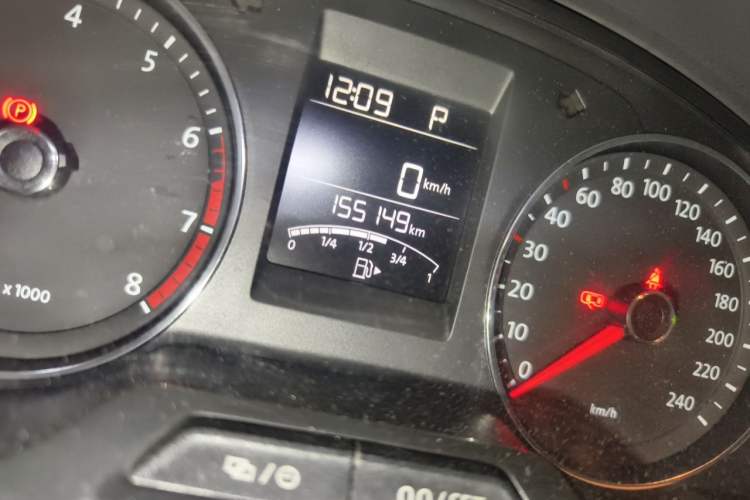 Used Volkswagen Santana 2013 1.6L Automatic Luxury Edition Odometer Close Up
