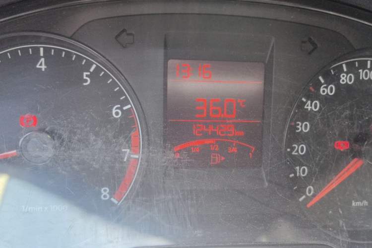 Used Volkswagen Santana 2013 1.6L Manual Fashion Edition Odometer Close Up