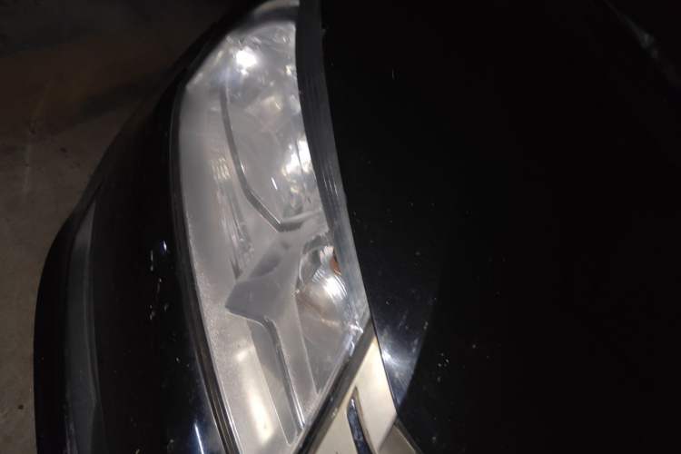 Used Volkswagen Santana 2013 1.6L Automatic Comfort Edition Right Front Headlight