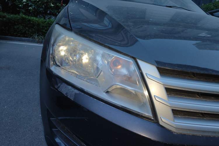 Used Volkswagen Santana 2013 1.4L Manual Fashion Edition Right Front Headlight