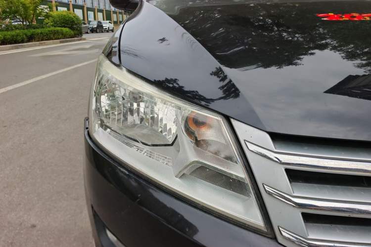 Used Volkswagen Santana 2013 1.6L Manual Comfort Edition Right Front Headlight