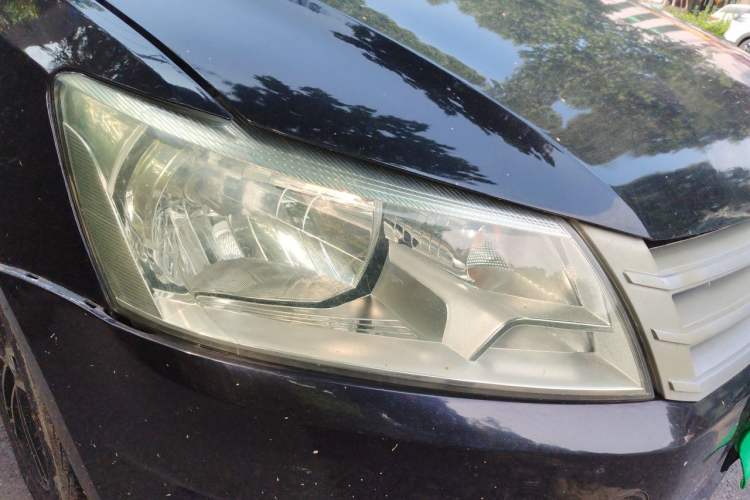 Used Volkswagen Santana 2013 1.6L Manual Fashion Edition Right Front Headlight