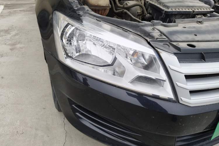 Used Volkswagen Santana 2013 1.4L Manual Fashion Edition Right Front Headlight