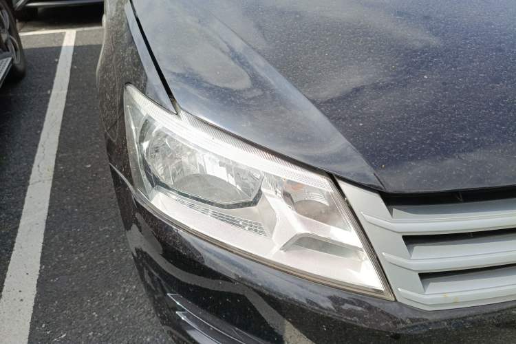 Used Volkswagen Santana 2013 1.6L Manual Fashion Edition Right Front Headlight