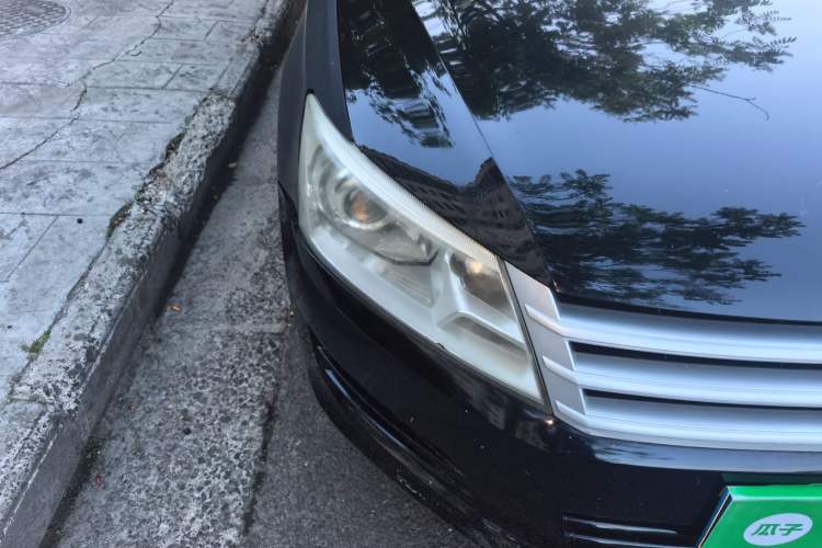 Used Volkswagen Santana 2013 1.6L Automatic Fashion Edition Right Front Headlight