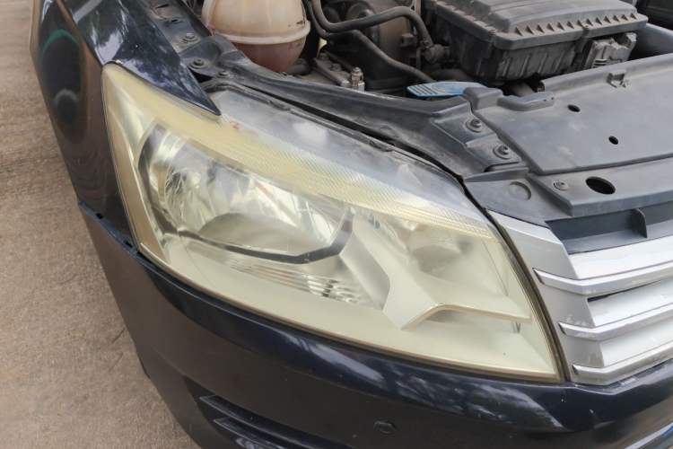 Used Volkswagen Santana 2013 1.6L Automatic Fashion Edition Right Front Headlight