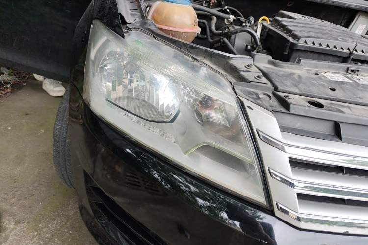 Used Volkswagen Santana 2013 1.6L Automatic Fashion Edition Right Front Headlight