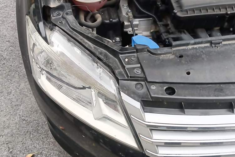 Used Volkswagen Santana 2013 1.6L Manual Comfort Edition Right Front Headlight